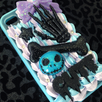 Iphone 4 creepy cute phone case